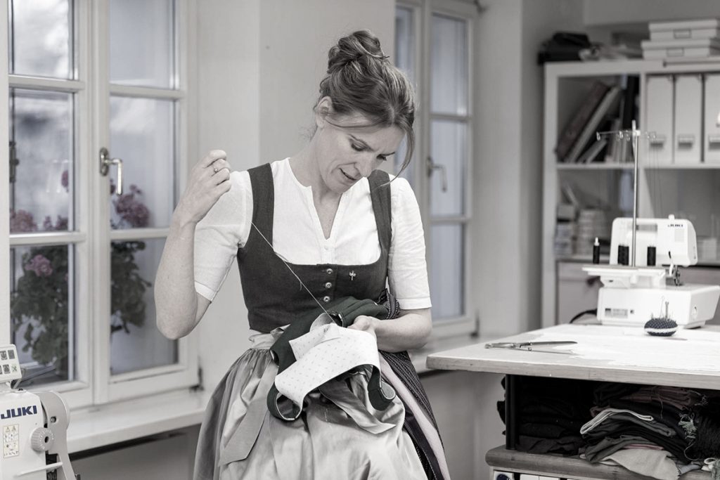 Alltag, Alltagsmasken, Beratung, Buchhaltung, Buchhaltungssoftware, Buchhaltungstipps, Büro, Casual, Coach, Corona, Corona Hilfe, Covid19, design, Designed in Germany, Deutschland, Energieversorgung, Fair Fashion, Fashion, Freelancer, Freiberufler, Gründer, Gründung, Hamburg, Hilfe, Ideen, Innovation, Journalist, Kleinunternehmer, Klimawandel, Kollektion, Kommunikationsmedien, Kurzarbeitergeld, Liv Bergen, made in Germany, Masken, Mehrwertsteuer, Mehrwertsteuersenkung, Mehrwertsteuerumstellung, mein tagwerk, meintagwerk, Mode, Mwst, Online Buchhaltung, Planung, Portugal, rechnungstellung, Reisekosten, Selbständigkeit, Selbstständig arbeiten, Senkung der Mwst, Software, Stuttgart, Umwelt, Zeiterfassung, Tanja Pflaum, Ploom, Salzburg, Österreich, Bayern, München, Trachten, Dirndl, seefeld